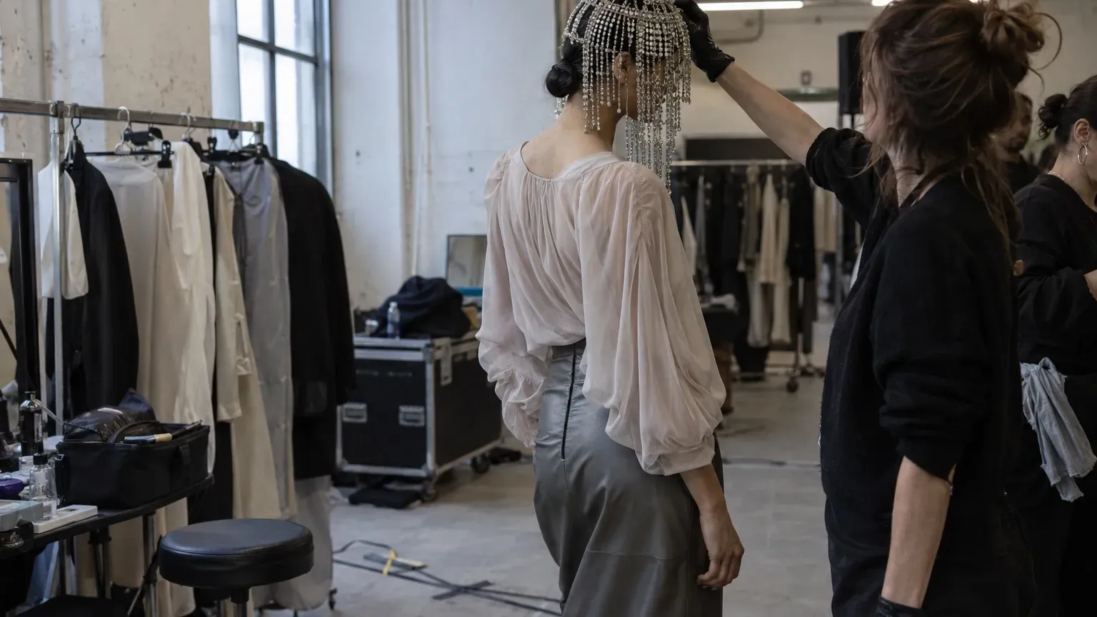 Louis Vuitton remplace la frange à clip par une frange de bijoux : ce qui change au printemps-été 2027